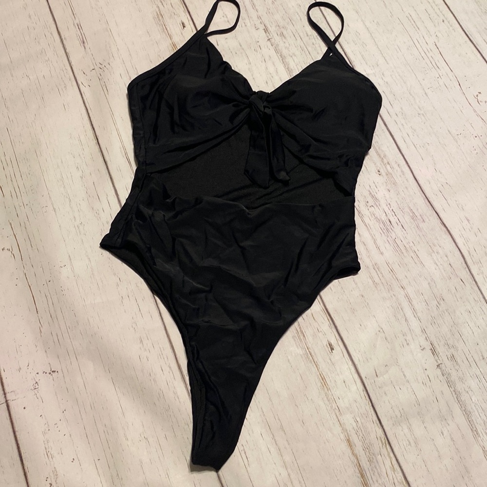 NWOT WOMEN ONE PIECE SWIMWEAR SIZE XL